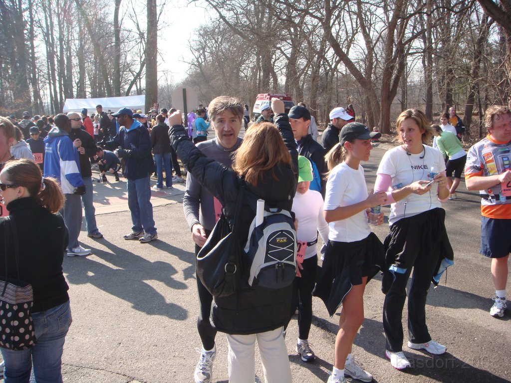 155 Martian10K_2008.jpg - The official tuckered out 10K finisher greeted by all his adoring fans.